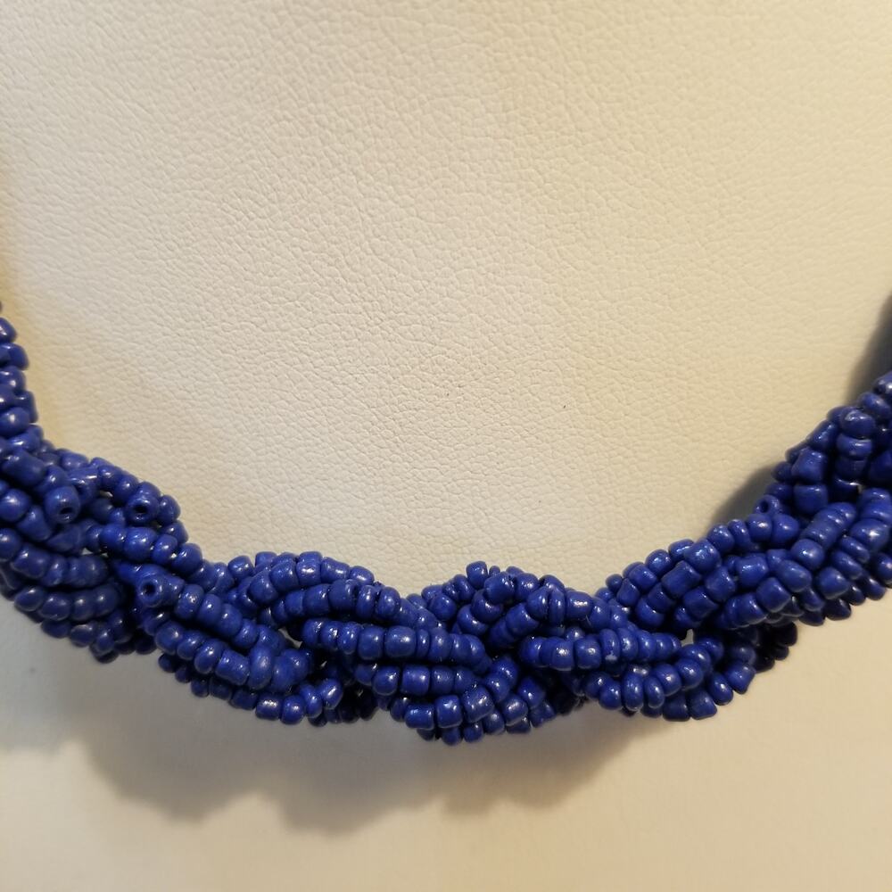 Vibrant blue beaded twist necklace 16 inch with a three inch extension